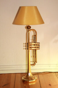 Trompetenlampe Stehlampe Gold Nachhaltig Design Unikat 43B