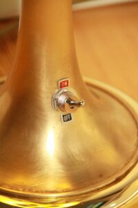 Trompetenlampe Stehlampe Gold Nachhaltig Design Unikat Schalter 43B