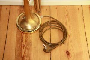Trompetenlampe Stehlampe Gold Nachhaltig Design Unikat Kabel 43B